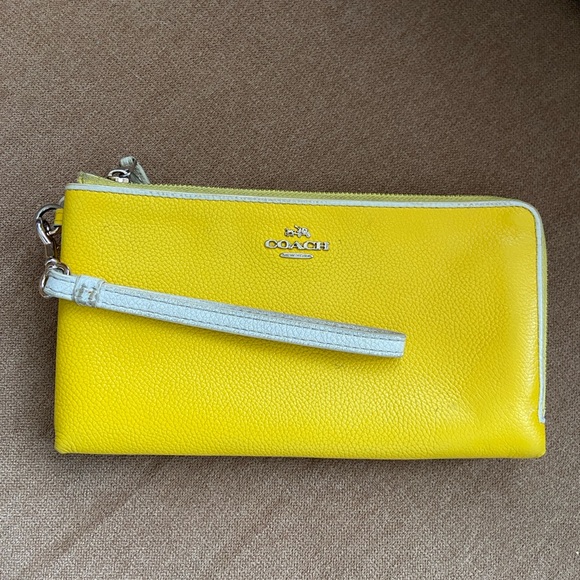 Coach Double Zipper Full Size Wallet F53080, GUC, Yellow - Picture 9 of 10